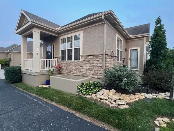 2250 Lake Pointe DR #801, Lawrence, KS 66049
