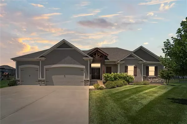 4720 NE Gateway DR, Lee's Summit, MO 64064