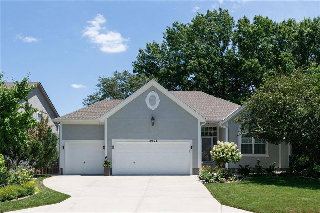 10971 S Emerald ST, Olathe, KS 66061