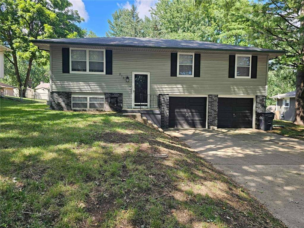 213 SW Palo DR, Blue Springs, MO 64014