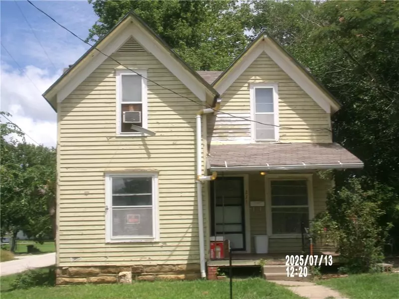 211 W Madison ST, Yates Center, KS 66783