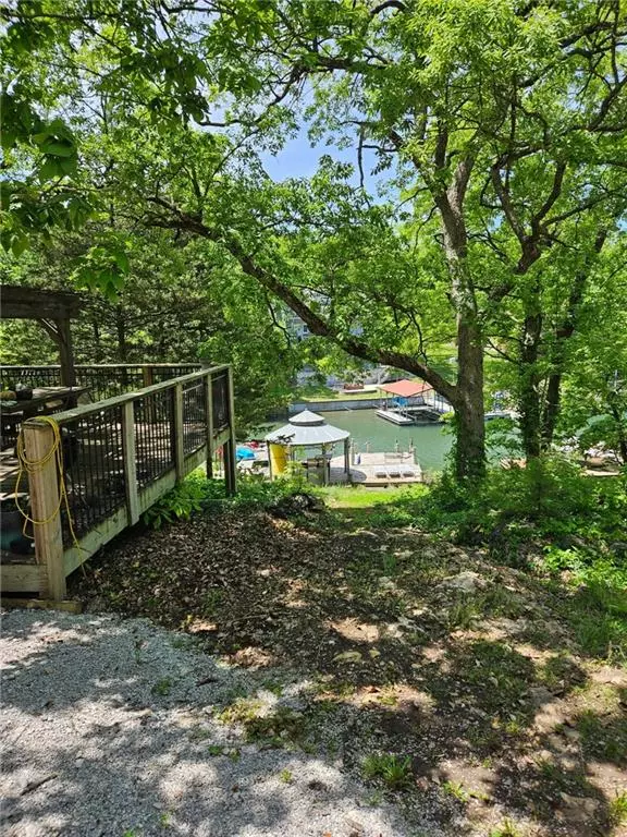 229 E Sugar Lake DR, Mound City, KS 66056