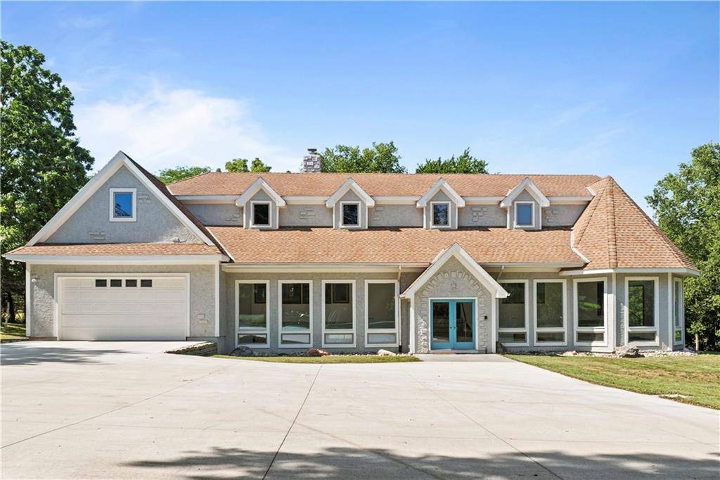 8270 W 172nd TER, Overland Park, KS 66085