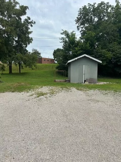 Lansing, KS 66043,901-903 S Main ST