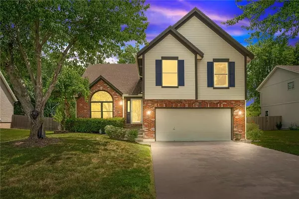 4309 NE Blue Jay CIR, Lee's Summit, MO 64064