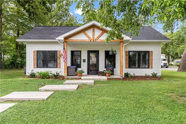 427 W Walnut ST, Nevada, MO 64772