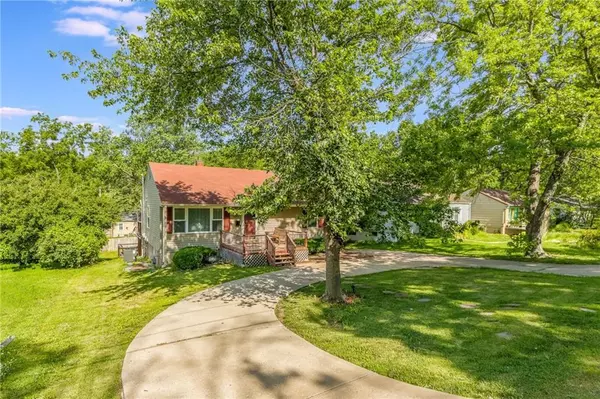 Kansas City, MO 64114,8128 Oak ST