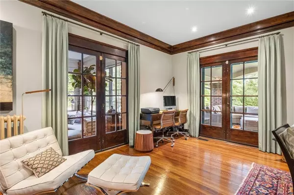 Kansas City, MO 64111,3821 Gillham RD