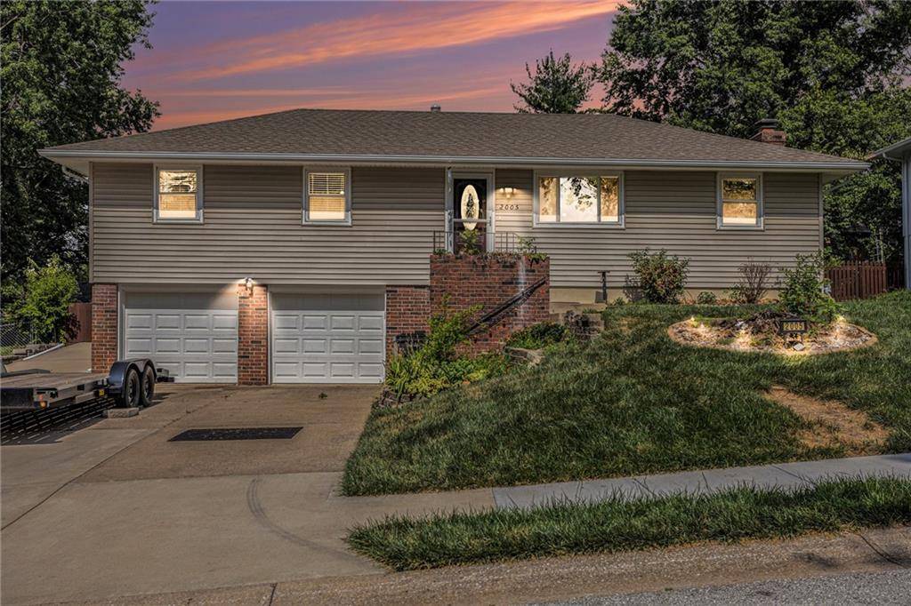 2005 Manor PL, Blue Springs, MO 64015