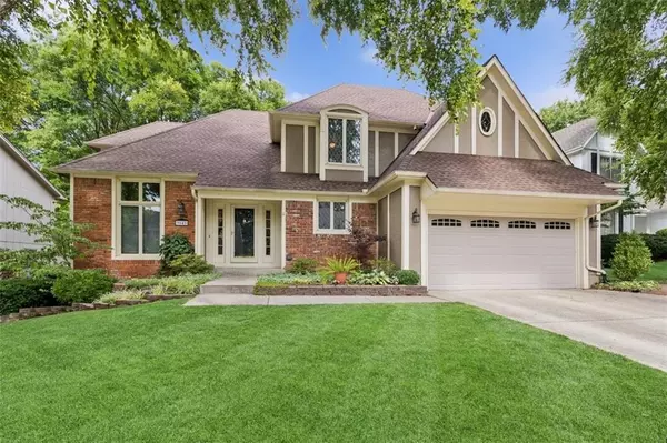 9641 W 116th TER, Overland Park, KS 66210