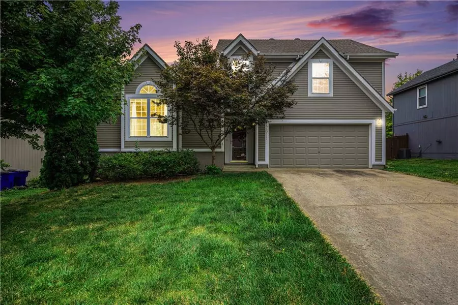 17611 W 111th TER, Olathe, KS 66061