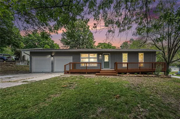 6925 NW Berkley ST, Kansas City, MO 64152