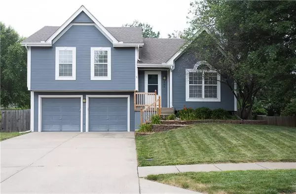 406 Fletcher DR, Smithville, MO 64089