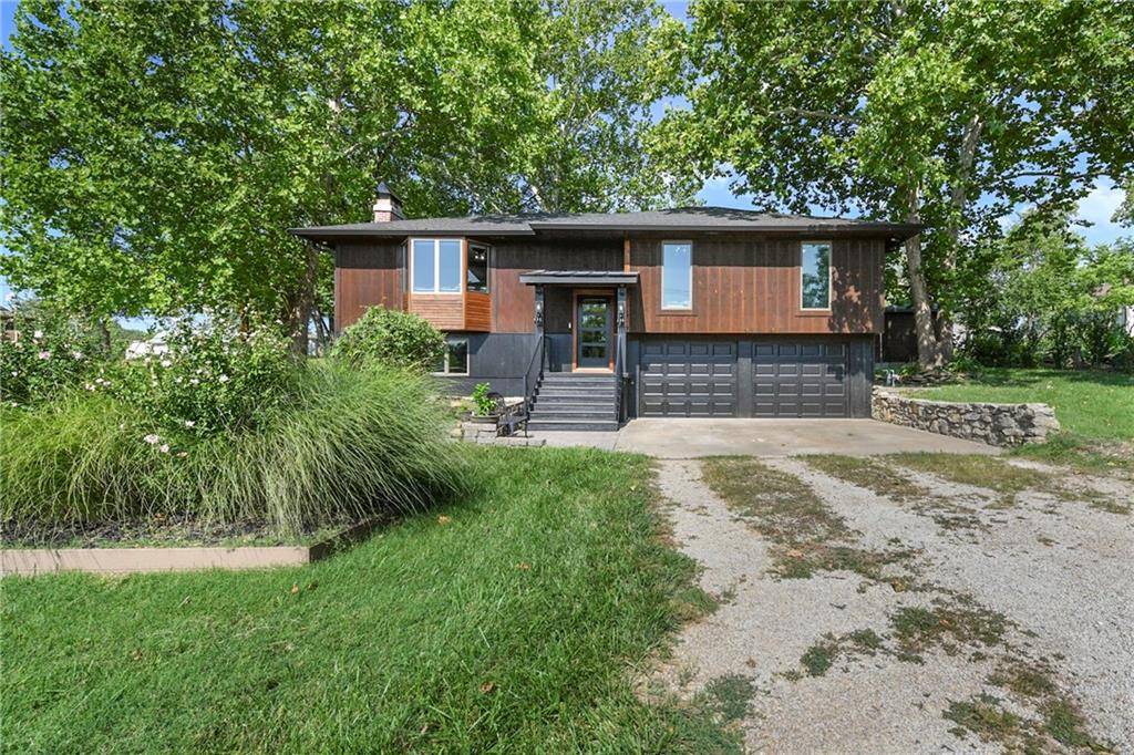 8540 Ottawa ST, De Soto, KS 66018