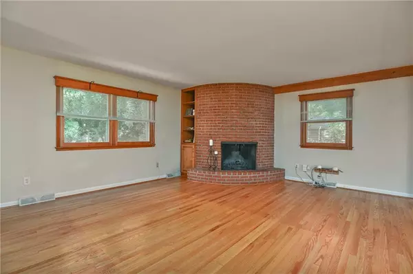 Overland Park, KS 66204,6442 W 74th ST