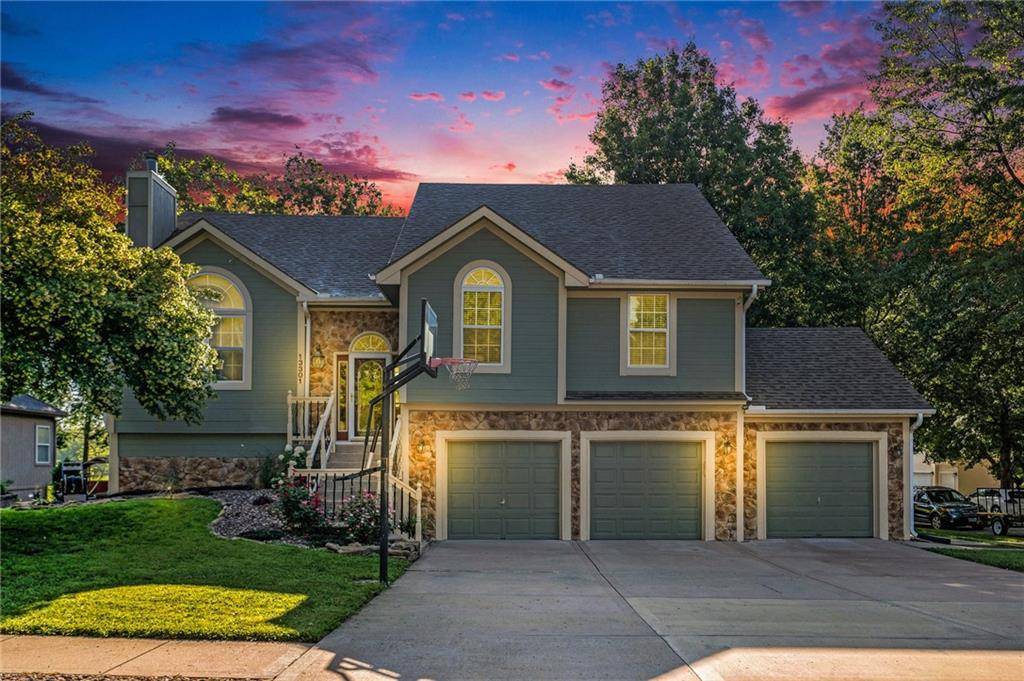 13301 Forest Oaks DR, Smithville, MO 64089