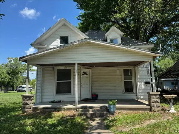 710 E Lincoln ST, Iola, KS 66749