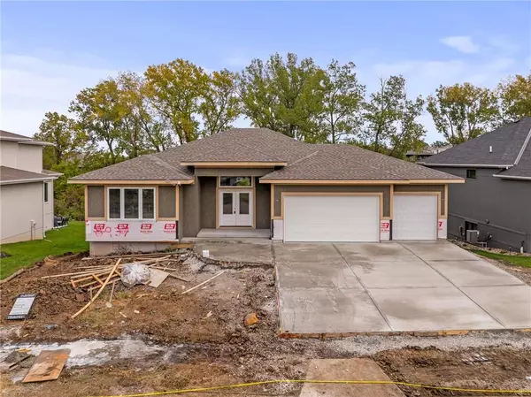 8937 Shady Bend RD, Lenexa, KS 66227
