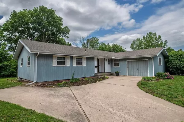 2439 Jasu DR, Lawrence, KS 66046