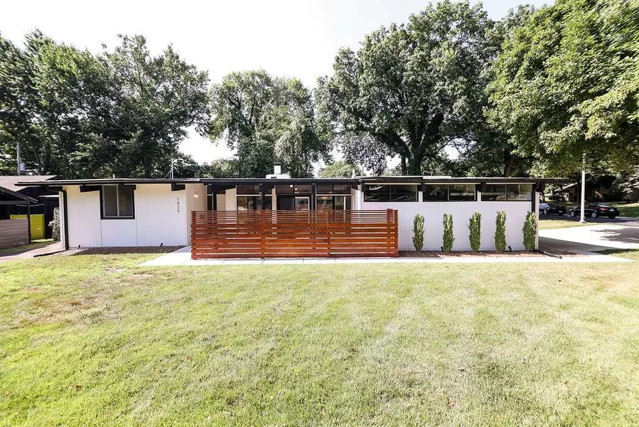 7839 Canterbury ST, Prairie Village, KS 66208