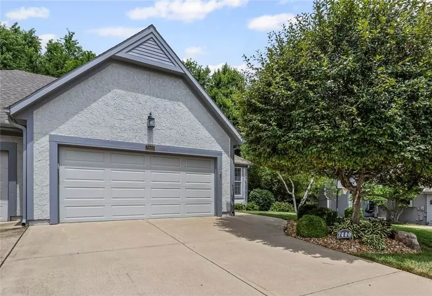 7400 W 148th ST, Overland Park, KS 66223