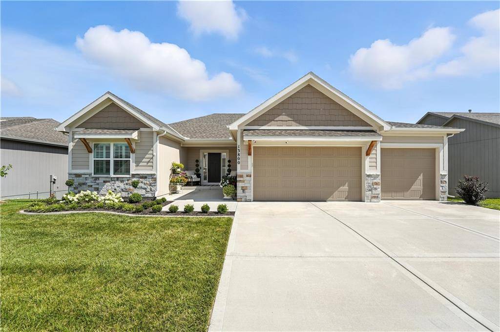 13800 NW 74th ST, Parkville, MO 64152