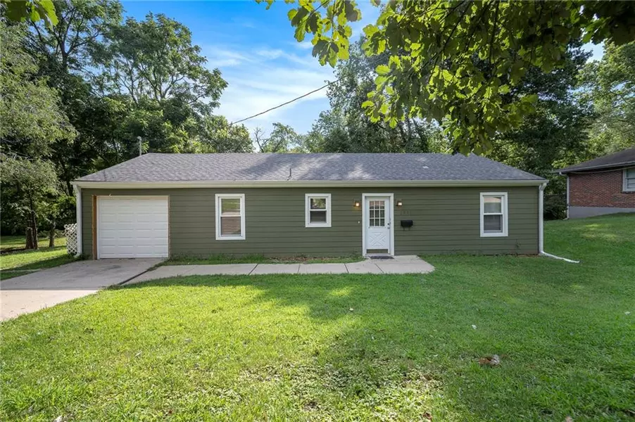 7819 Woodward ST, Overland Park, KS 66204