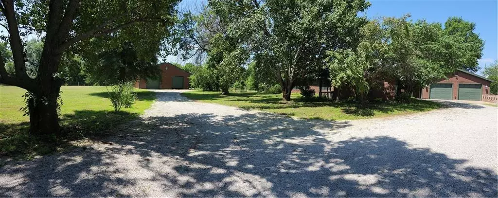 29860 Cedar Niles RD, Paola, KS 66071