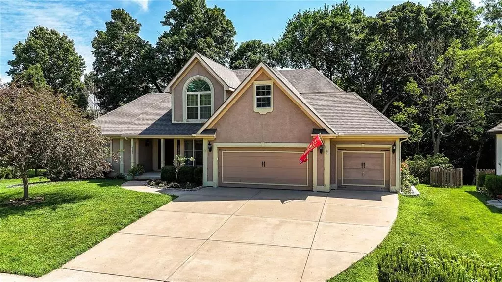 6235 N Forest DR, Parkville, MO 64152