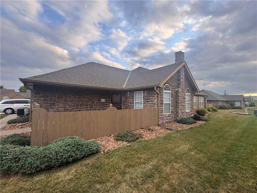 704 NE 65th TER, Gladstone, MO 64118