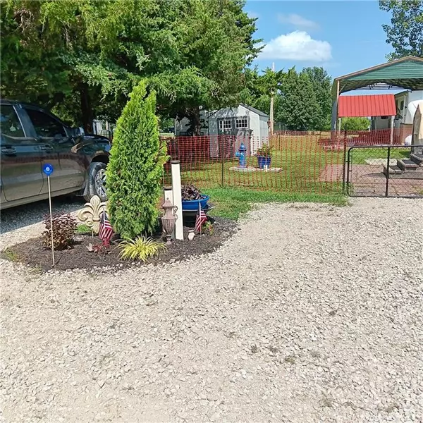 38 Lost Forest TRL, Linn Valley, KS 66040