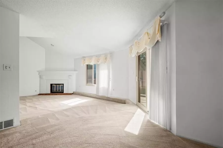 12227 Charlotte ST, Kansas City, MO 64146