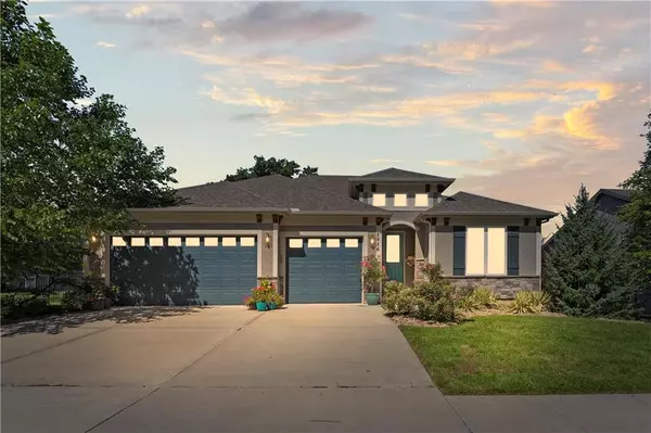 5956 S National DR, Parkville, MO 64152