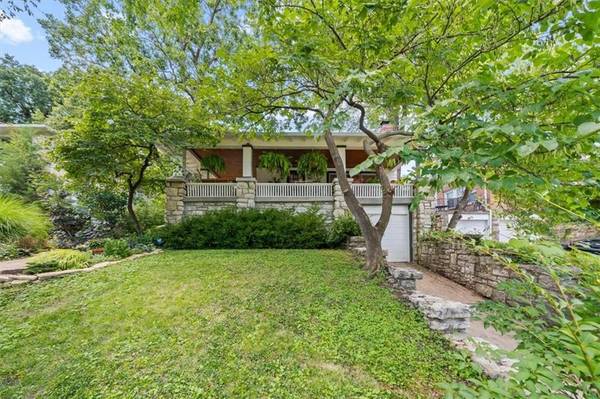 4932 Tracy AVE, Kansas City, MO 64110