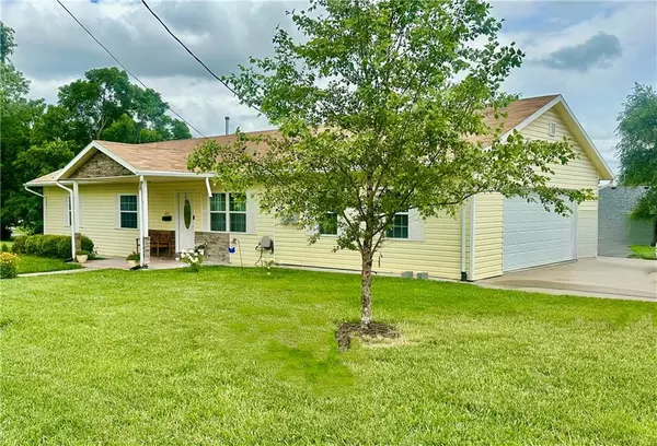 Maryville, MO 64468,221 N Mattie ST