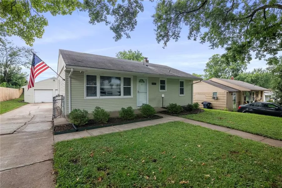 5415 N Garfield AVE, Kansas City, MO 64118