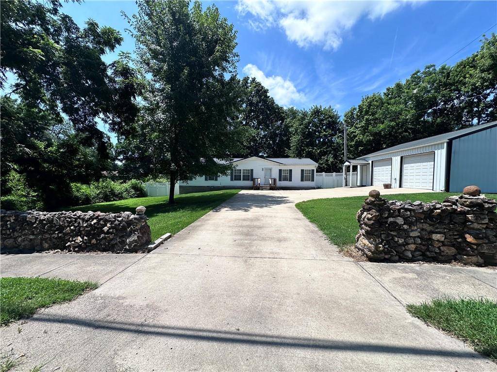 301 E Colt ST, Windsor, MO 65360