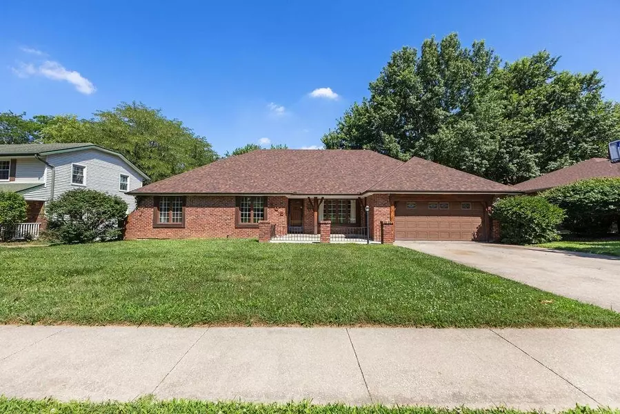 505 Greenbriar TER, St Joseph, MO 64506