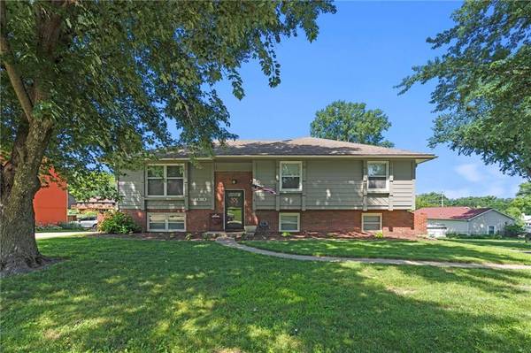 4010 W Haverill DR, St Joseph, MO 64506