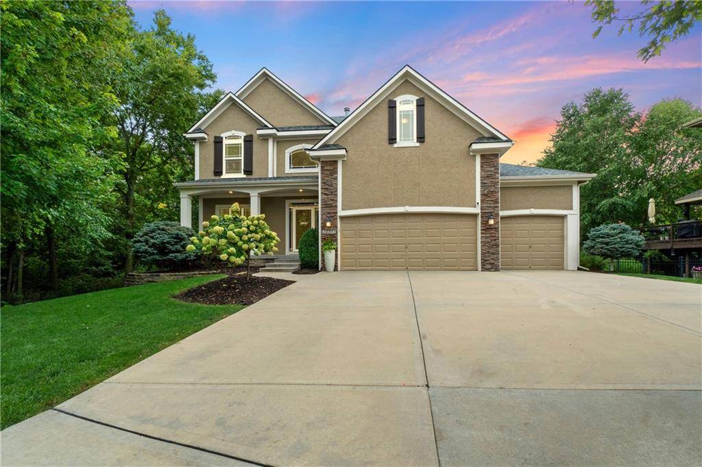 16311 W 163rd CT, Olathe, KS 66062