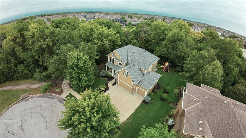 16311 W 163rd CT, Olathe, KS 66062