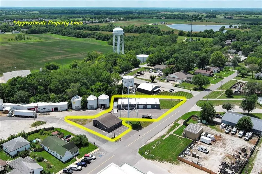 285 W Broadway ST, Peculiar, MO 64078