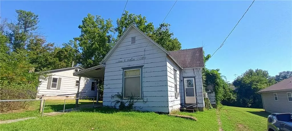 415 W Hickory ST, Nevada, MO 64772