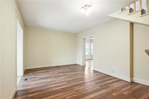 Columbus, KS 66725,205, 213 N High School ST