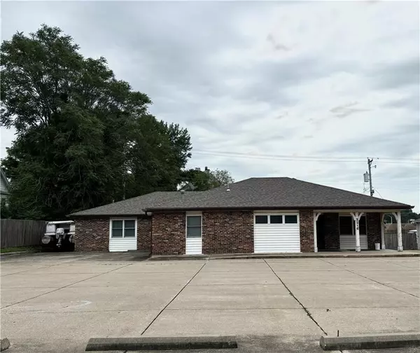 2212 Highly ST, St Joseph, MO 64506