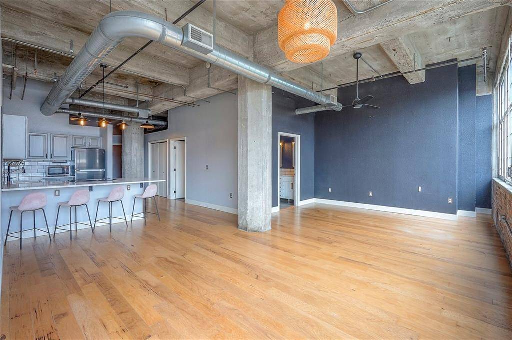 321 W 7th ST #305, Kansas City, MO 64105