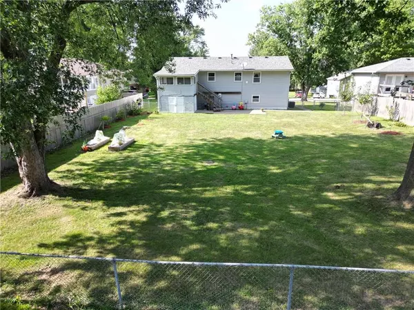 Warrensburg, MO 64093,106 Larkin ST