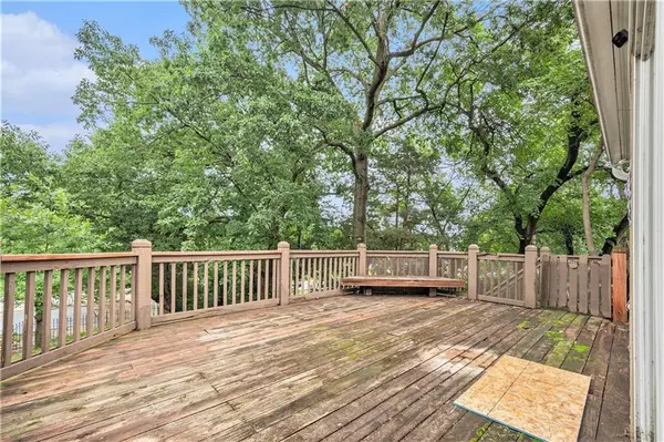 Leawood, KS 66206,9815 Overbrook CT