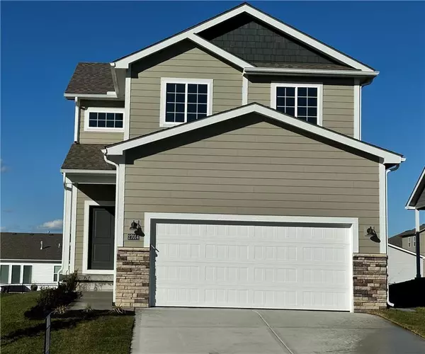 27014 E Dogwood LN, Lee's Summit, MO 64086