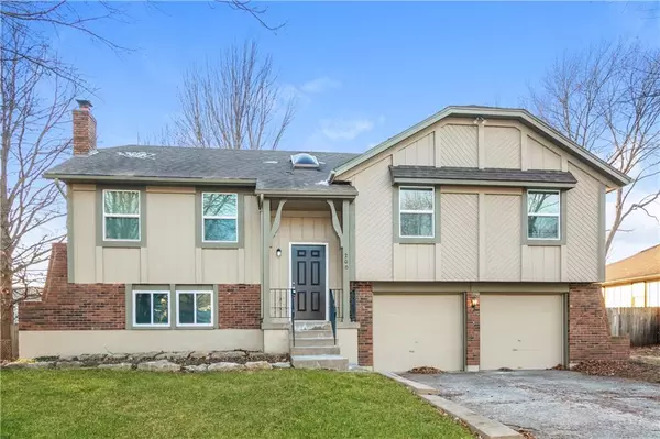 206 N Huntsman BLVD, Raymore, MO 64083